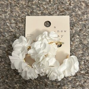 A New Day White Floral Hair Clips